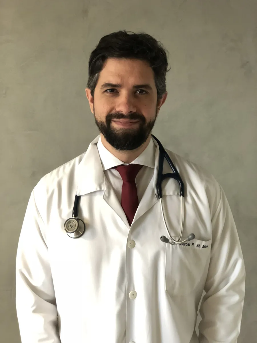 Dr. Marcel Maia no consultório